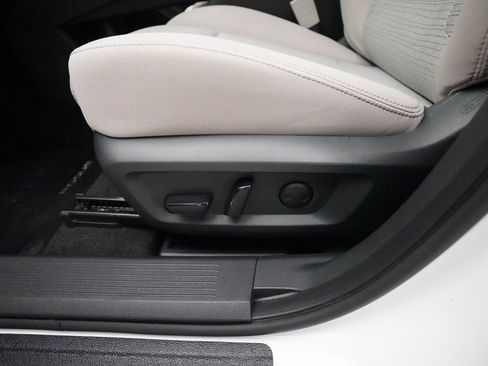 Used 2023 Nissan Rogue SV image 28