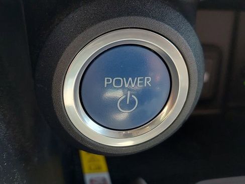 Used 2022 Toyota Venza LE image 28