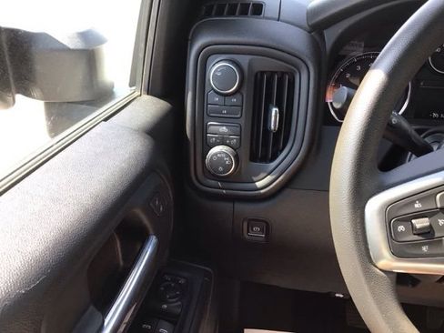 Used 2022 Chevrolet Silverado 2500 Custom w/ Custom Convenience Package AWD/4WD image 11