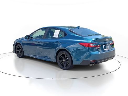 Used 2025 Toyota Camry SE FWD image 3