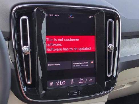 New 2026 Volvo XC40 B5 Ultra w/ Protection Package Premier image 28