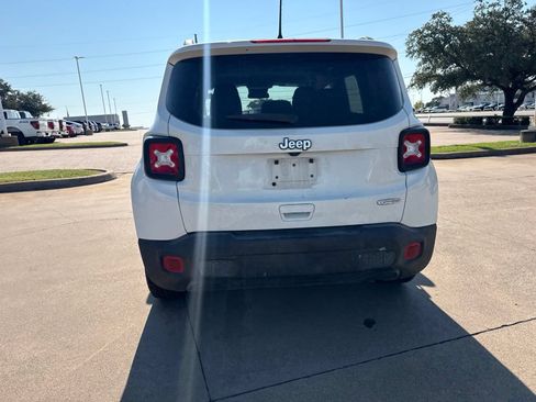 Used 2021 Jeep Renegade Latitude FWD image 6