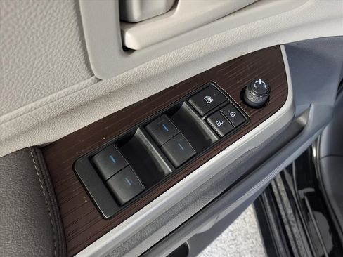 Used 2023 Toyota Sienna LE image 16