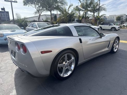 Used 2005 Chevrolet Corvette Coupe w/ Preferred Equipment Group RWD image 5