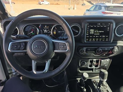 Used 2023 Jeep Wrangler Unlimited Sahara AWD/4WD image 5