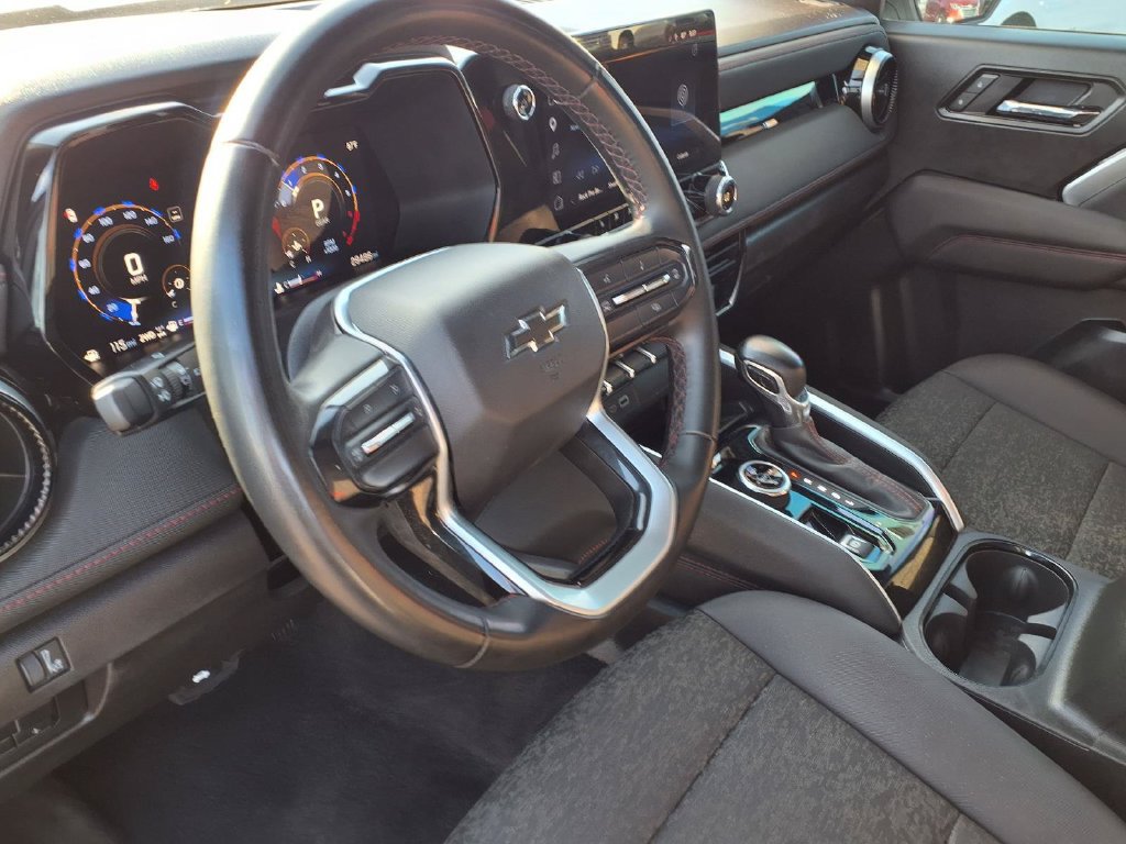 Used 2025 Chevrolet Colorado Z71 AWD/4WD image 16