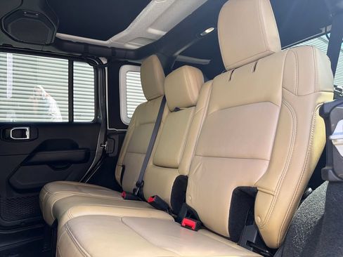 Used 2018 Jeep Wrangler Unlimited Rubicon AWD/4WD image 44