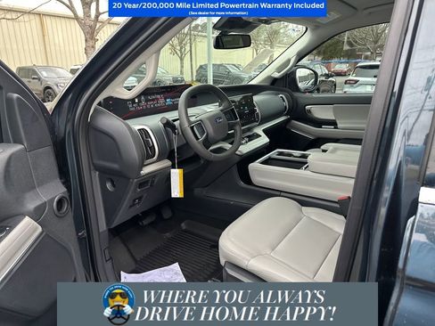 New 2026 Ford Expedition Active image 9