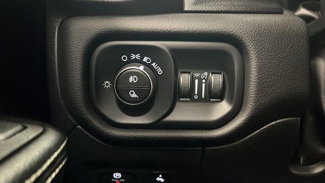 Used 2025 RAM 1500 Laramie w/ Sport Appearance Package AWD/4WD image 32
