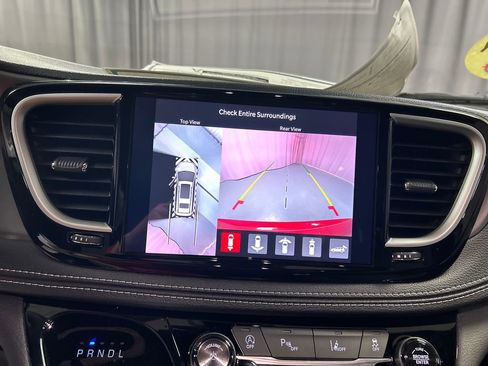 New 2026 Chrysler Pacifica Select image 16