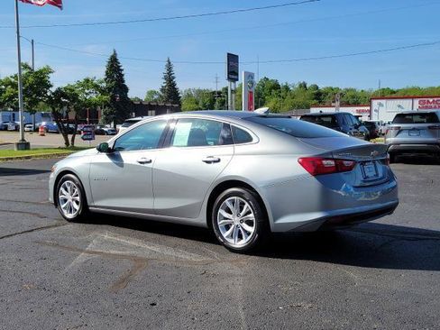 Used 2025 Chevrolet Malibu LT FWD image 3