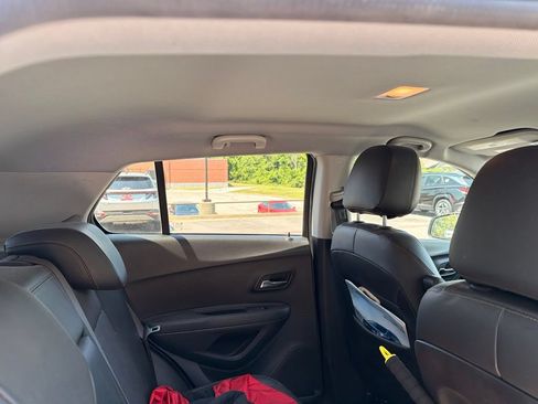 Used 2018 Chevrolet Trax LT w/ LT Convenience Package FWD image 19