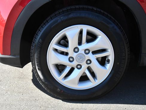 Used 2022 Hyundai Venue SE w/ Cargo Package FWD image 12