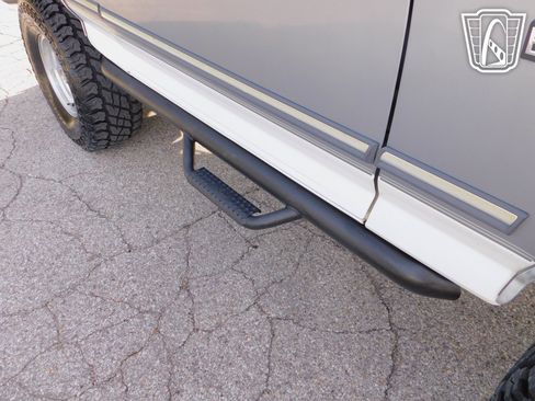 Used 1995 Ford Bronco XLT AWD/4WD image 8