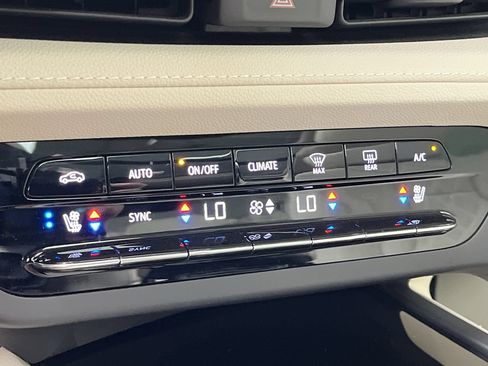 Certified 2023 Buick Envision Avenir AWD/4WD image 23