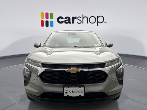 Used 2024 Chevrolet Trax LS w/ LS Convenience Package FWD image 8
