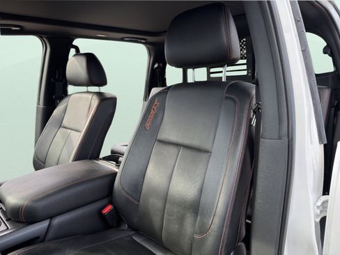 Used 2021 Nissan Titan PRO-4X w/ Pro-4x Convenience Package image 9