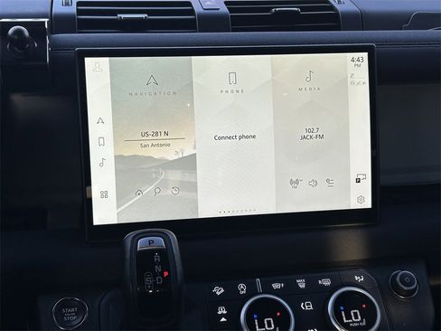 Used 2023 Land Rover Defender 130 X-Dynamic SE image 21