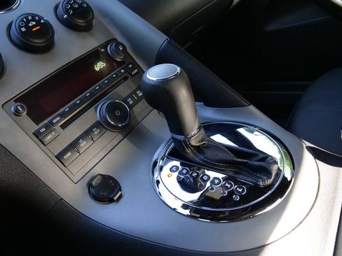 Used 2007 Pontiac Solstice Convertible w/ Premium Package RWD image 14