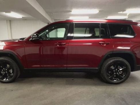 Used 2025 Jeep Grand Cherokee L Limited w/ Black Appearance Package image 5