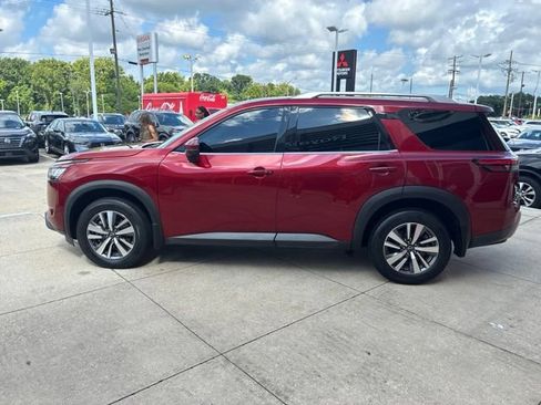 Used 2024 Nissan Pathfinder SL FWD image 4
