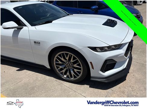 Used 2025 Ford Mustang GT Premium RWD image 3