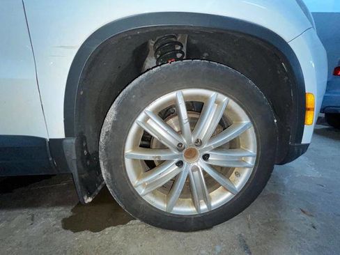 Used 2009 Volkswagen Tiguan SE image 19