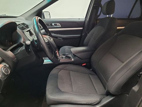Used 2016 Ford Explorer XLT image 17