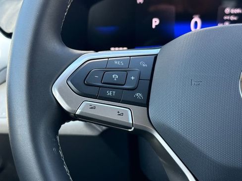 Used 2025 Volkswagen Taos SE image 25