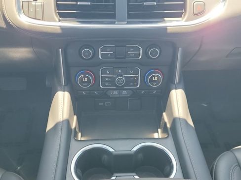 Used 2024 Chevrolet Tahoe Z71 w/ Luxury Package AWD/4WD image 20