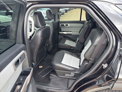 Used 2023 Ford Explorer XLT w/ Equipment Group 202A image 5