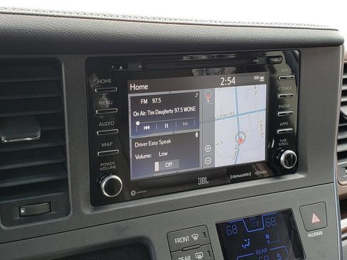 Used 2019 Toyota Sienna Limited Premium image 22