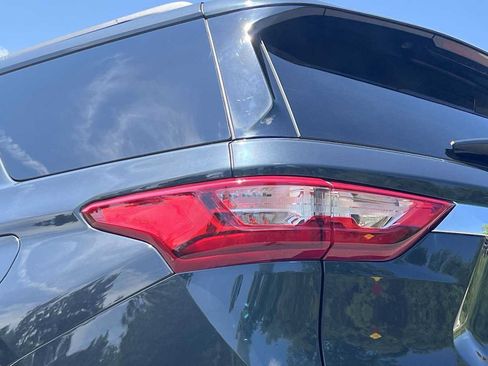Used 2019 Chevrolet Traverse LT AWD/4WD image 18