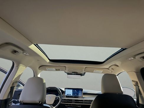 New 2026 Lincoln Corsair Premiere image 11