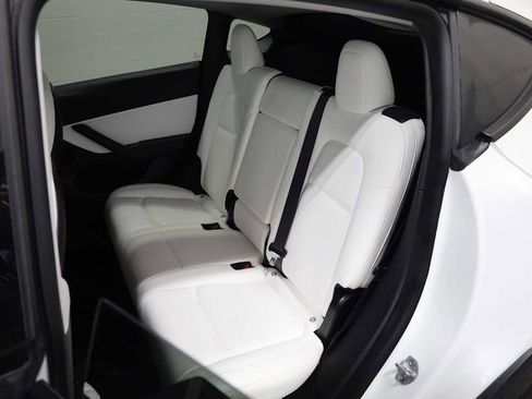 Used 2020 Tesla Model Y Long Range image 31