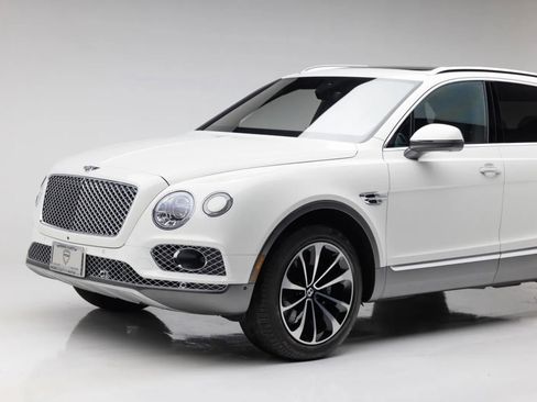 Used 2017 Bentley Bentayga AWD/4WD image 37