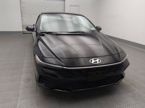 Used 2025 Hyundai Elantra SE FWD image 14