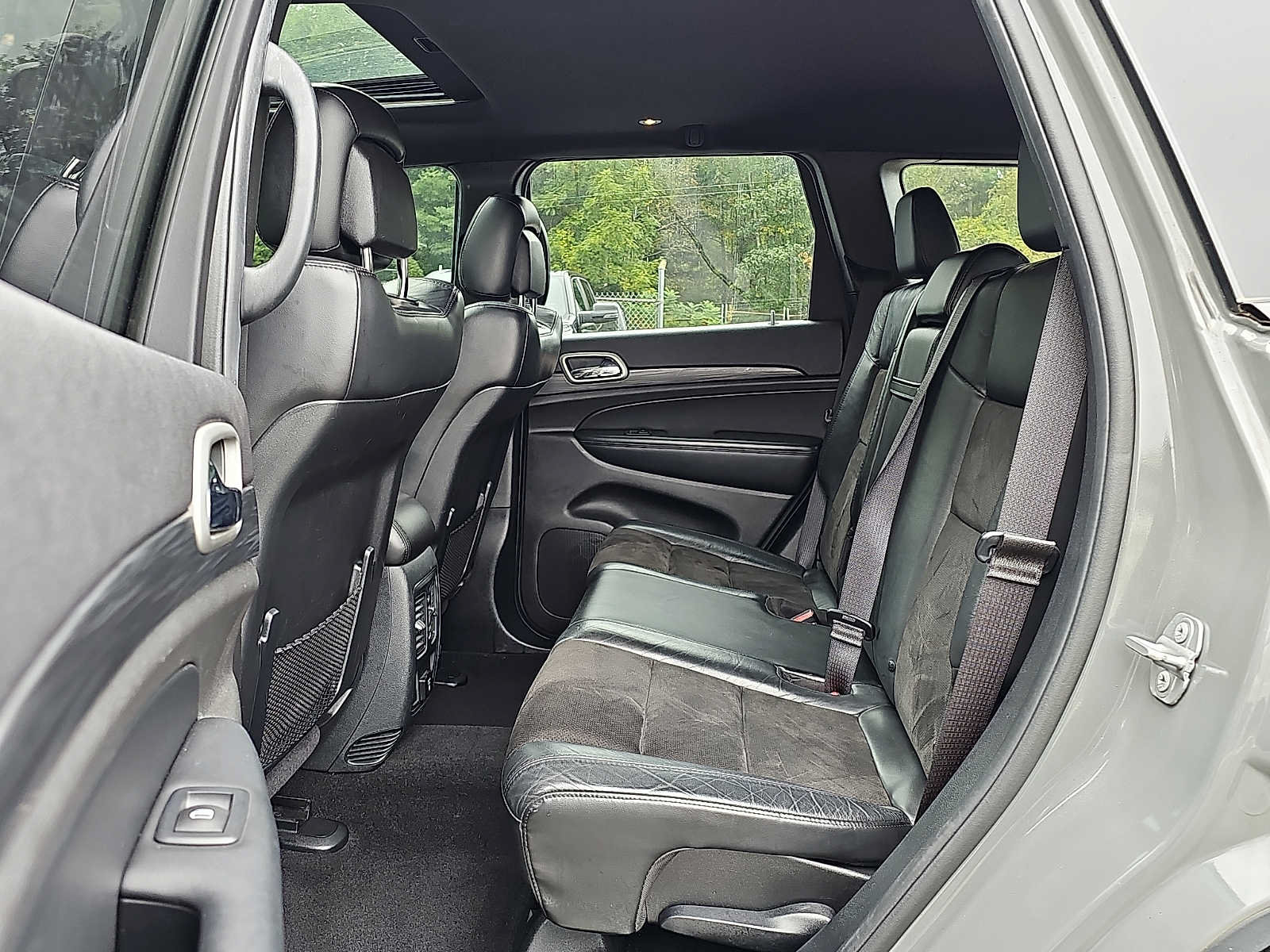Used 2020 Jeep Grand Cherokee Altitude AWD/4WD image 10