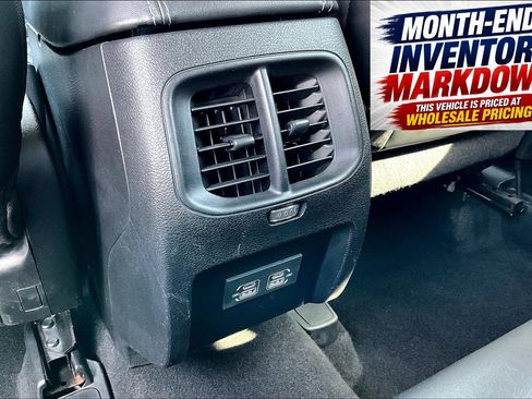 Used 2021 Jeep Cherokee Latitude Plus AWD/4WD image 12