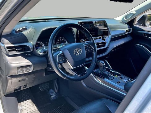 Certified 2021 Toyota Highlander Platinum AWD/4WD image 17