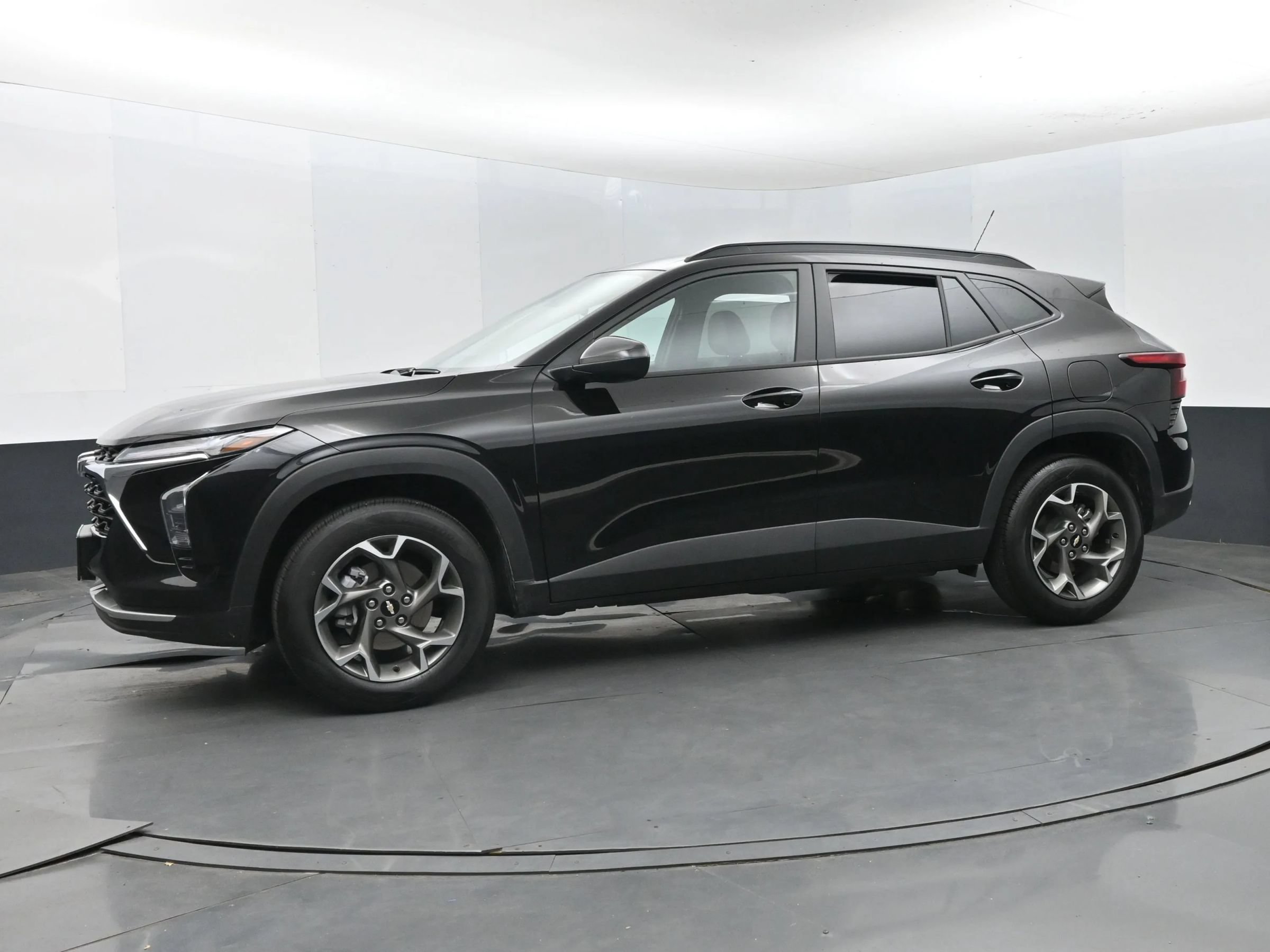 Used 2026 Chevrolet Trax LT FWD image 5