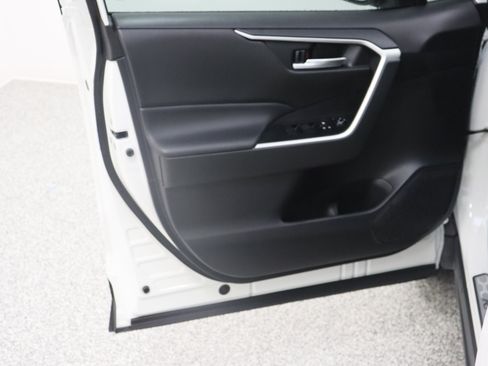 Used 2021 Toyota RAV4 XLE FWD image 12