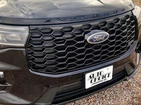 Used 2025 Ford Explorer ST image 33