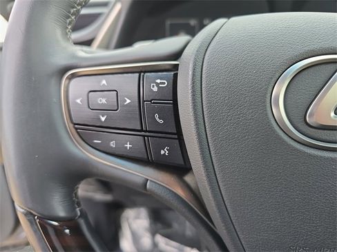 Used 2019 Lexus ES 350 Luxury w/ Premium Package image 19