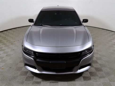 Used 2018 Dodge Charger SXT w/ Blacktop Package RWD image 4