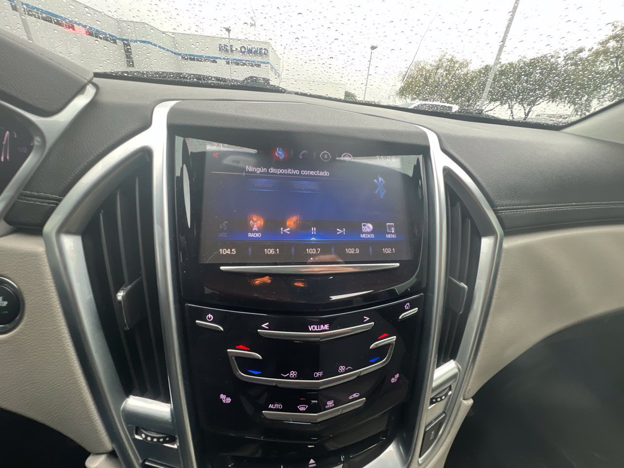 Used 2015 Cadillac SRX Luxury w/ Driver Awareness Package FWD image 16