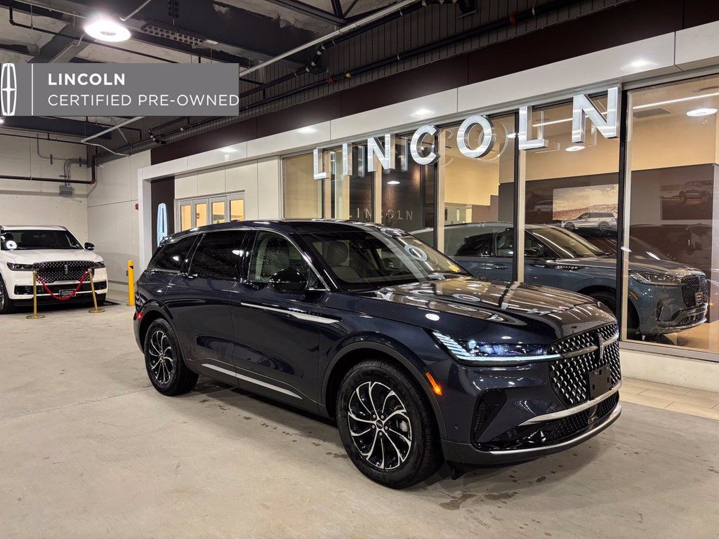 Used 2024 Lincoln Nautilus Premier AWD/4WD image 1