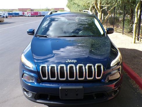 Used 2018 Jeep Cherokee Latitude Plus FWD image 2