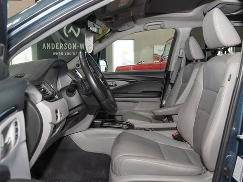 Used 2022 Honda Pilot Touring image 6