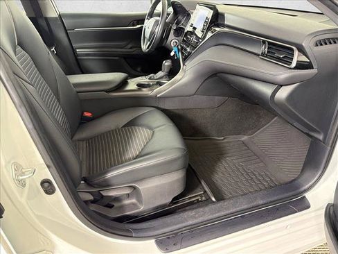 Used 2022 Toyota Camry SE FWD image 13